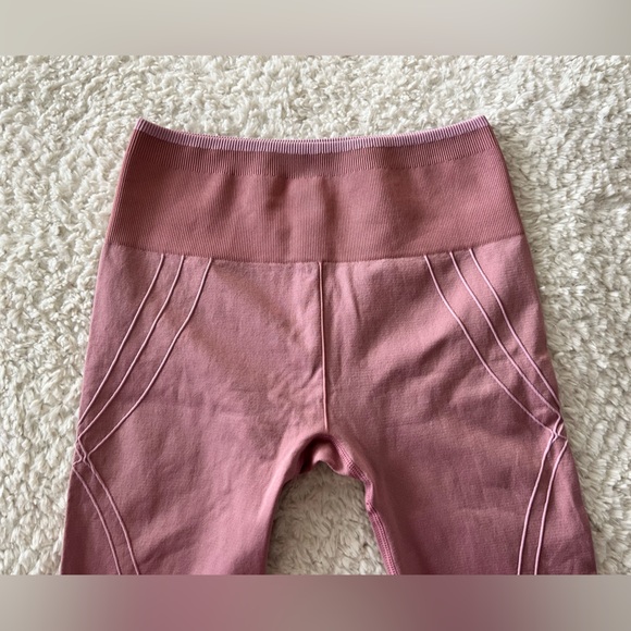 Fabletics Seamless Set- Chakra (small) - Picture 5 of 5